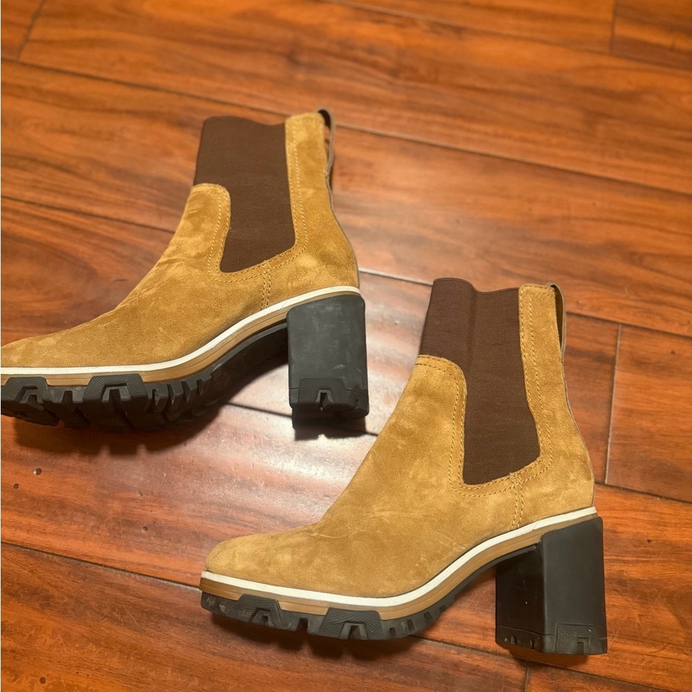 rag & bone Two-Tone Chestnut Suede Chelsea Lug Heel Boots - Picture 4 of 11